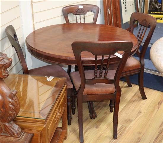 A Victorian mahogany circular tilt top breakfast table and a set of four Victorian mahogany dining chairs Diam. 104cm